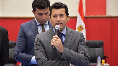 وزير الرياضة يهنئ الأهلي بالتتويج ببطولة دوري أبطال إفريقيا...ويستقبل بعثة الفريق بمطار القاهرة غداً