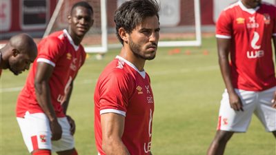 محمود حسين يهنئ الأهلي بالتتويج بلقب دوري الأبطال للمرة العاشرة