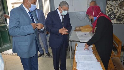 محافظ المنيا يتفقد سير امتحانات الثانوية العامة بعدد من اللجان