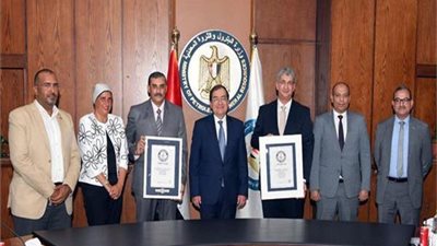 تفاصيل تكريم وزير البترول لـ