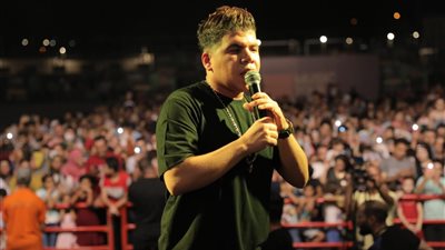 احتفالية فنية مبهجة بنادى سيتى كلوب العبور بمشاركة عمر كمال 