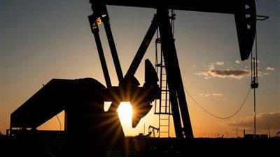 سعر البترول يواصل خسائره الكبيرة مع صعود الدولار ومخاوف انكماش الطلب العالمي