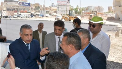 محافظ سوهاج يتفقد أعمال رصف الموقع العام لكوبري الثقافة
