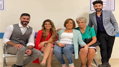 بالصور.. منة فضالي مع أبطال فيلم 