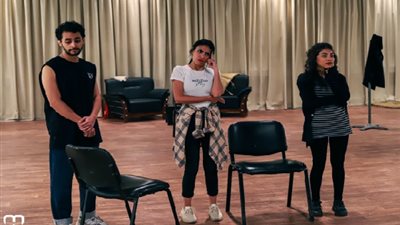 9 نجوم يقدمون 