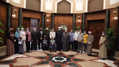 شيخ الأزهر يكرم المتميزين والمبتكرين.. صور