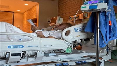 بالصور.. فنان تركي شهير يتعرض لنزيف حاد