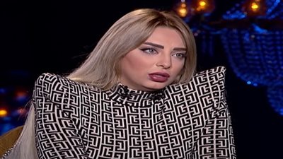 إيقاف برنامج مي حلمي وإحالتها للتحقيق