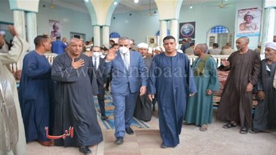 محافظ سوهاج يؤدي واجب العزاء لأسرة الشهيد «أسامة جريو» ابن دار السلام (صور)