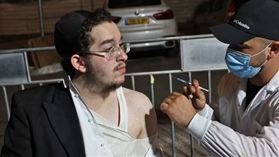 إسرائيل تعلن البدء في منح الجرعة الثالثة من لقاح كورونا والصحة العالمية تعلق