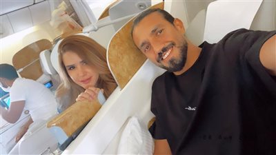 بعد انضمامه لفاركو.. رامي صبري يقطع اجازتة ويعود برفقة زوجته من المالديف