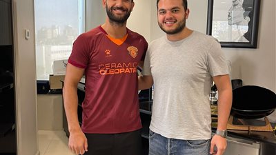 بالصور| باسم مرسي يوقع رسميا لنادي سيراميكا كليوباترا ٣ مواسم