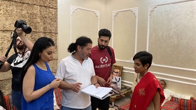انطلاق تصوير الفيلم السعودي «بكل سرور» في أبو ظبي 