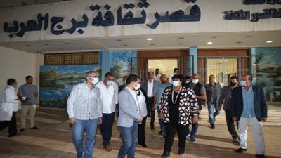 بالصور.. وزيرة الثقافة تتفقد قصر ثقافة برج العرب بالاسكندرية