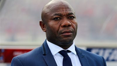 إيمانويل امونيكي نجم منتخب نيجيريا السابق : تعديل جدول المباريات سيؤثر إيجابا على كرة القدم الأفريقية وتطوير أداء اللاعبين في القارة 