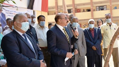 محافظ أسوان يتفقد مجمع مدارس عبد العزيز مركب بالكرور ويفتتح مدرسة الناصرية الإعدادية للبنات