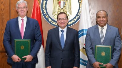 وزير البترول يشهد توقيع مذكرة تفاهم بين «إنبى» و«تكنيب» الإيطالية