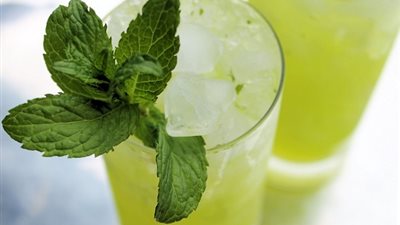 مشروب الليمون والنعناع يُقوي المناعة ويُحسن الصحة العامة