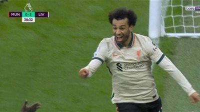 شاهد ..محمد صلاح يصنع ويسجل فى اكتساح ليفربول لمانشستر يونايتد