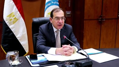 مطلع 2022.. وزير البترول يكشف موعد ضخ الغاز إلى لبنان