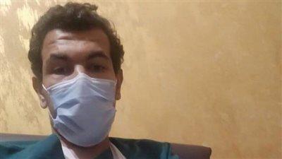 بالصور.. تفاصيل كسر ذراع طبيب دافع عن زميلته من اعتداء مرافقين بالمستشفى