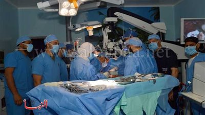 تصريح مهم من مدير مستشفى عين شمس بشأن استخدام الروبوت في العمليات الجراحية