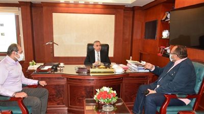 تفاصيل لقاء محافظ سوهاج بمسئولي الشركة القابضة لمياه الشرب والصرف الصحي