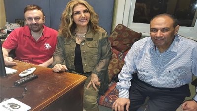 بالصور.. نادية مصطفى تتعاون للمرة الثالثة مع الشاعر طارق وهدان