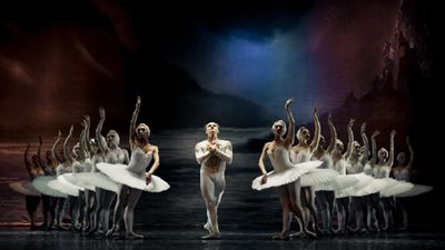 خيال وابهار بجعات تشايكوفسكى على طريقة سان بطرسبرج بأوبرا القاهرة