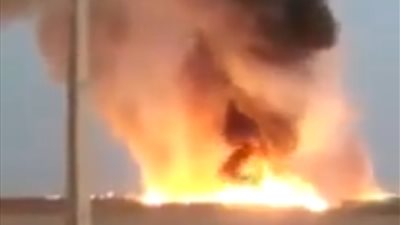 انفجار ضخم بخط أنابيب في إيران (فيديو)