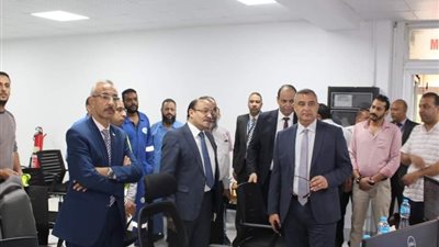 رئيس شركة أنابيب البترول يتفقد أعمال تطوير بقطاع السويس