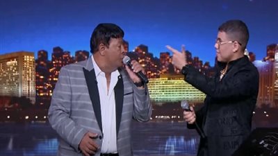 هدية بـ10 ملايين جنيه تشعل أزمة طريفة بين عمر كمال وعبد الباسط حمودة (فيديو)