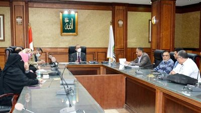 ناقش قضية مهمة.. تعرف على تفاصيل اجتماع موسّع لنائب محافظ سوهاج