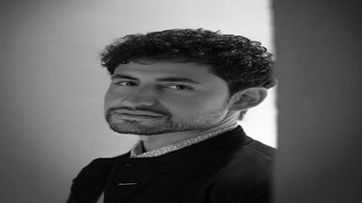 أمير المصري يكشف سر «النظارة البيضاء»