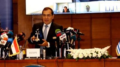 مهم جدًا.. البترول تدرس تطبيق التسعير التلقائي لغاز المصانع 