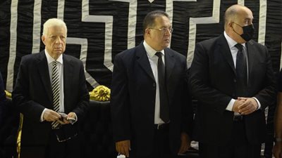 حازم إمام و«أبوزيد» و«شيكابالا» فى عزاء المستشار جلال إبراهيم