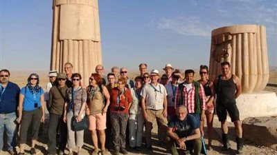 وفد سياحي من أمريكا وهولندا يزور المناطق الأثرية بالمنيا