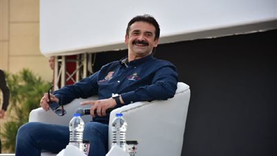 كريم عبد العزيز يكشف علاقة 