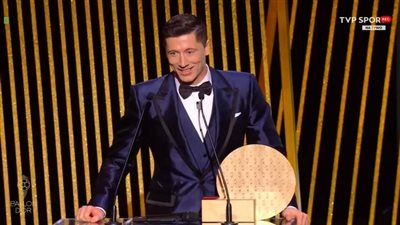 بعد قيادته «بايرن ميونخ» لحصد السداسية التاريخية.. «ليفاندوفسكي» يُتوَّج بجائزة «هداف العام»