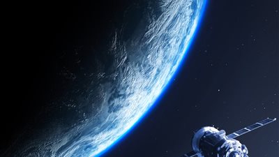 يوميًا.. هجوم روسي صيني على امريكا بأشعة الليزر وأجهزة التشويش