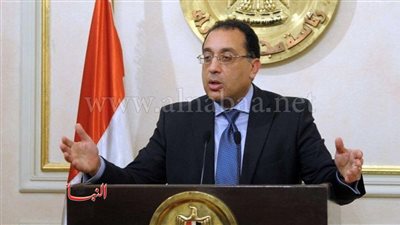 «الحكومة» تفجر مفاجأة مدوية بشأن أنباء وقف صرف حوافز ومكافآت المعلمين