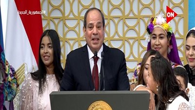 بالفيديو.. ماذا قال الرئيس السيسي لدنيا سمير غانم في أول ظهور لها؟