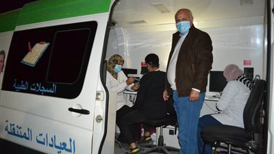  بالصورة.. وكيل صحة الغربية يتفقد السيارات المتنقلة لتطعيم كورونا بالمحلة 