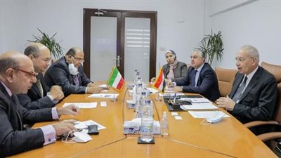 رئيس منطقة قناة السويس الاقتصادية يشارك فى منتدى الأعمال بالمجر