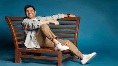 هاني شاكر وزوجته يطيران إلى دبي لهذا السبب