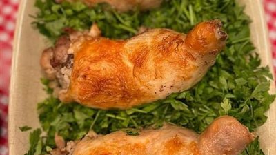 يُناسب ليلة رأس السنة.. خطوات تحضير الحمام الكداب باستخدام أوراك الدجاج