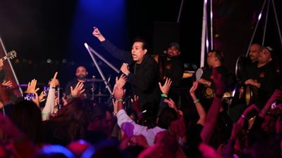 حفل حكيم كامل العدد في أقوي حفلات رأس السنة بالغردقة 