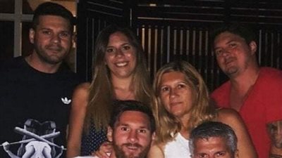 باريس سان جيرمان يكشف صدمة «ميسي».. وشقيقته تعرض «مايوهات بيكيني»