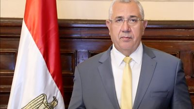 وزير الزراعة يهنئ قداسة البابا والأخوة الأقباط بمناسبة عيد الميلاد المجيد