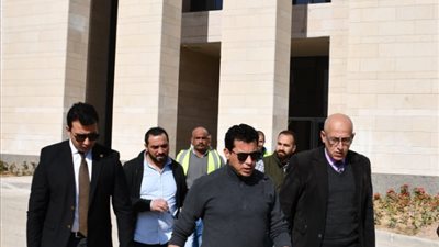 «صبحي» يتابع تطورات نقل مقر الوزارة إلى العاصمة الإدارية الجديدة